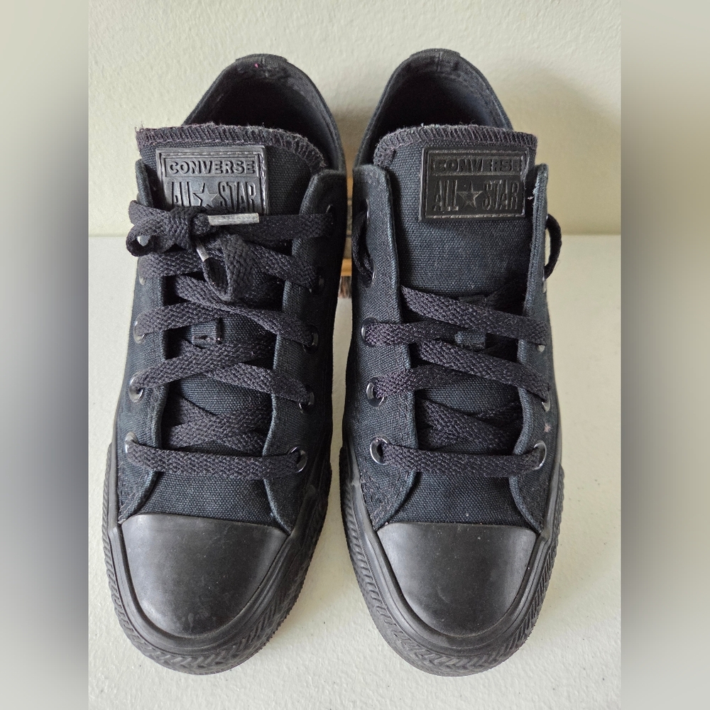 Converse All Star Black Sneakers Low Top  Women 6 Men 4